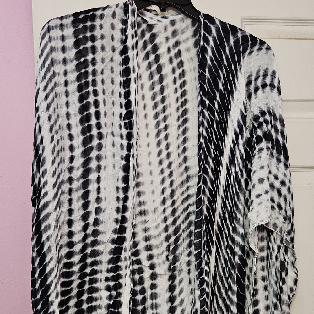 Chic Black and White Tie-Dye Kimono